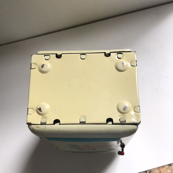 Vintage metal toy refrigerator. - Picture 6 of 8